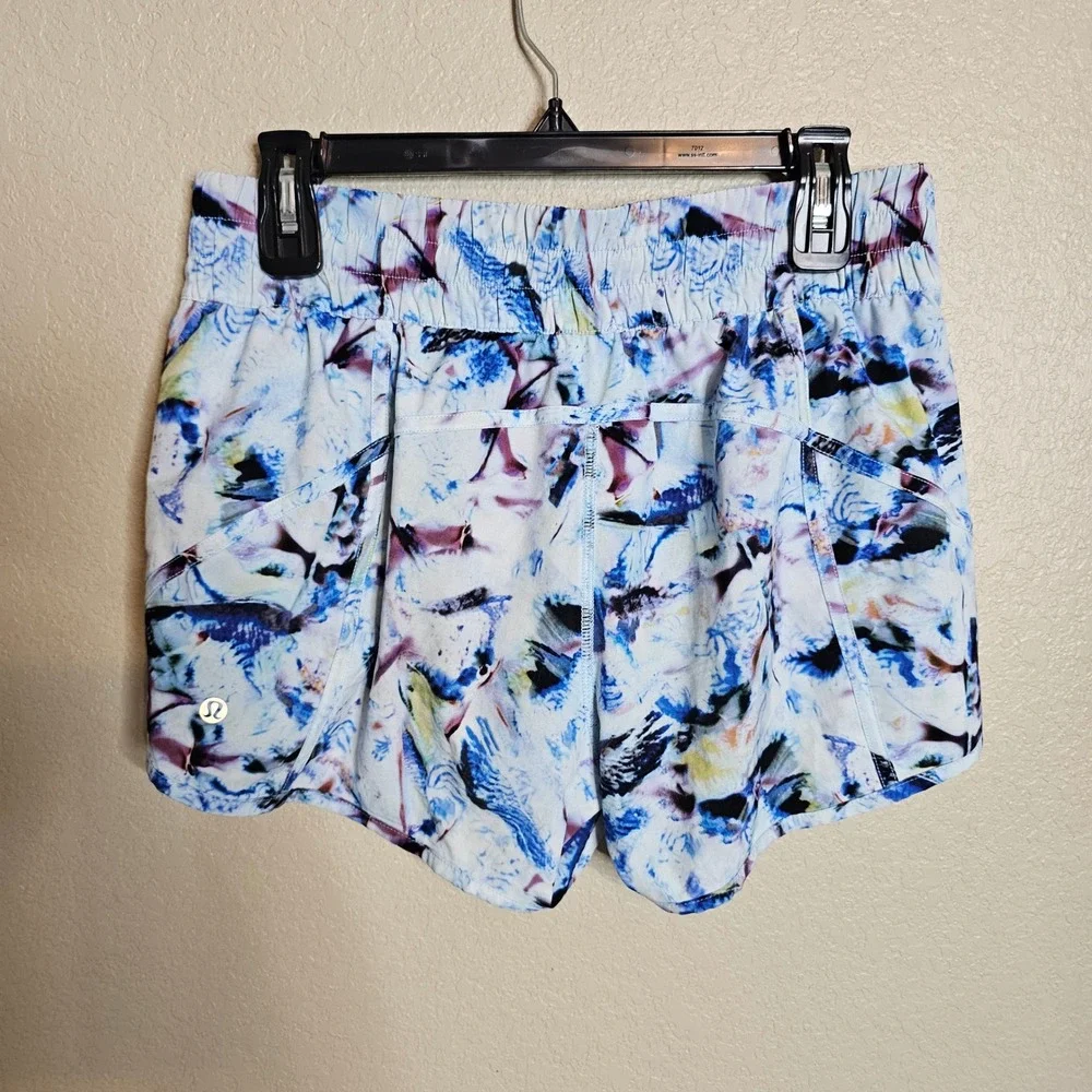 Lululemon Tracker Short V 4 Exposure Multi Blue Abstract Running Shorts Size 10